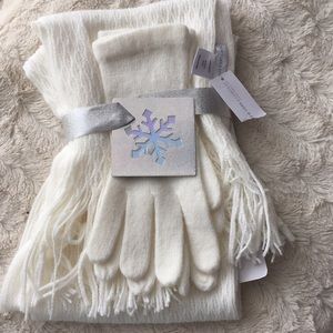 New York & Company White Glove and Scarf Set